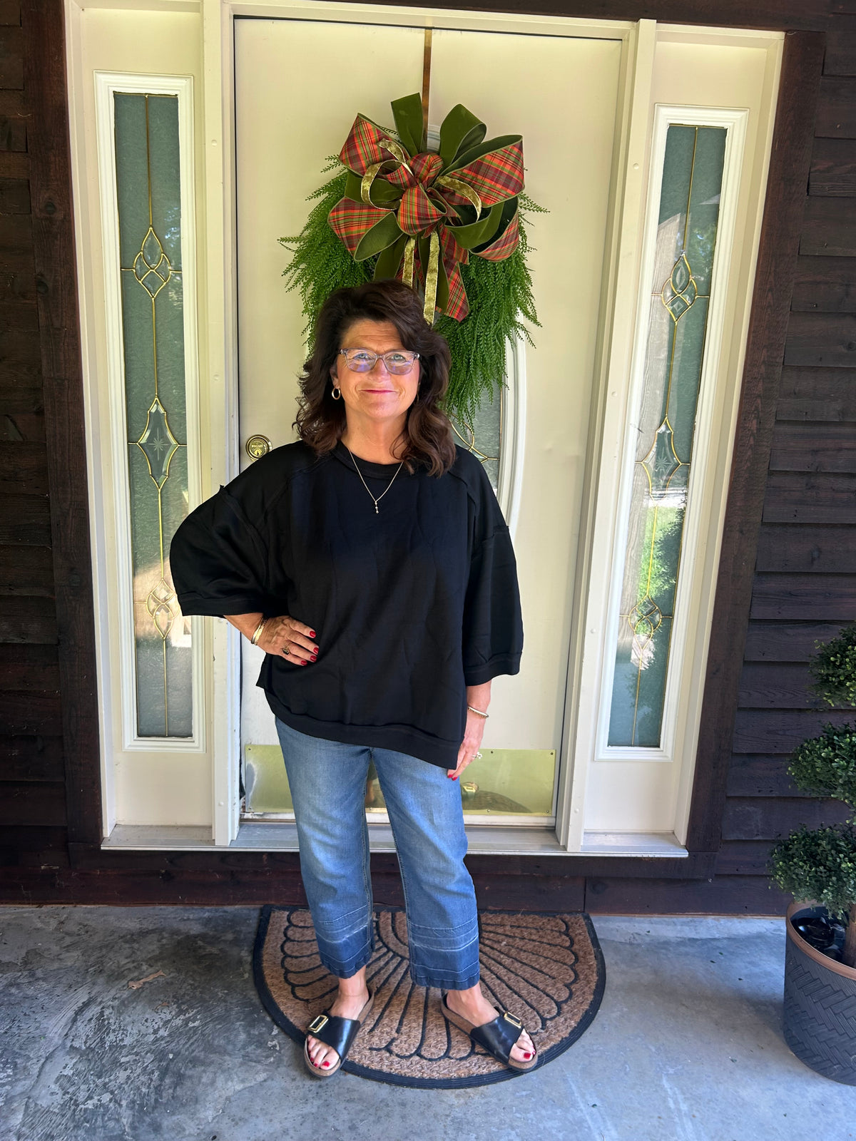 Quarter sleeve black sweatshirt
