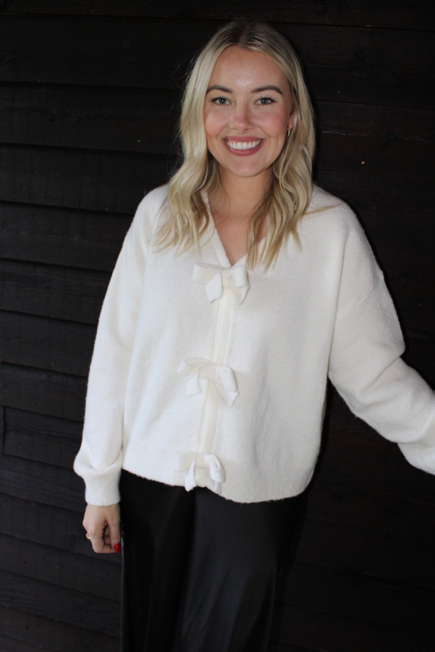 Bow cream sweater